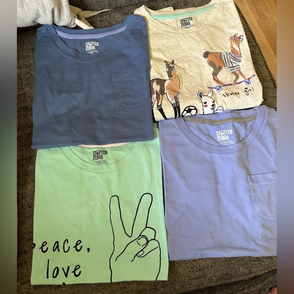 Girls graphic tees